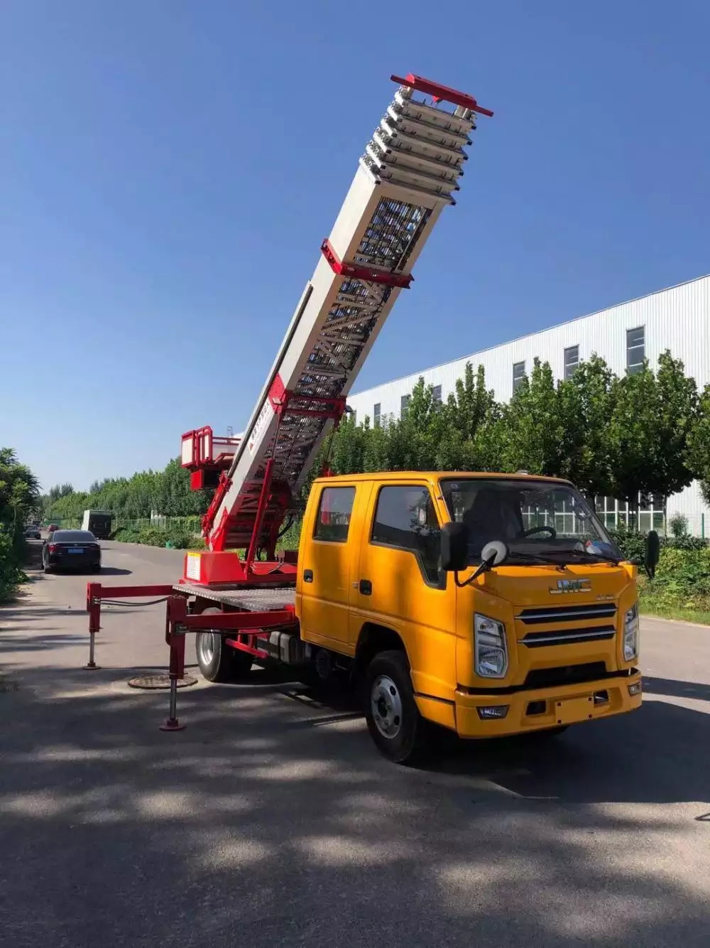 杭州附近的云梯车出租服务：轻松解决高空作业需求